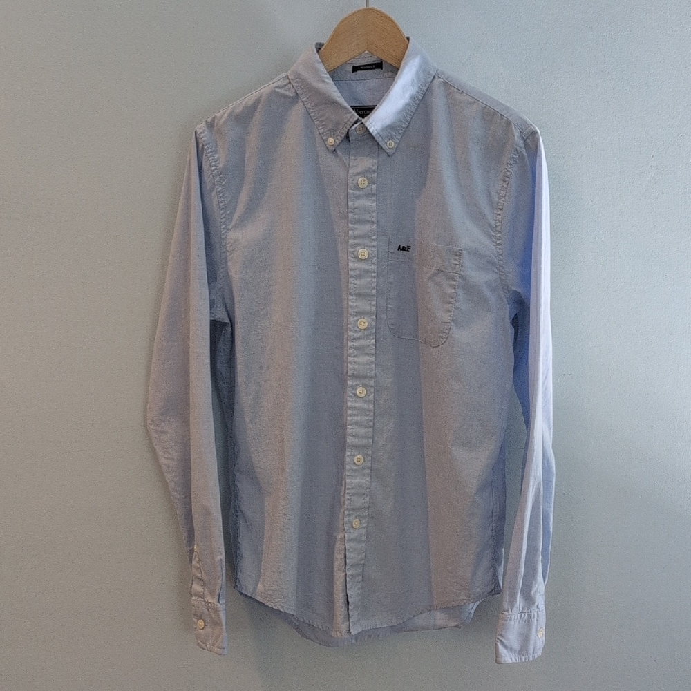 Abercrombie & Fitch Men's Medium Lightweight Long Sleeve Muscle Fit Shirt